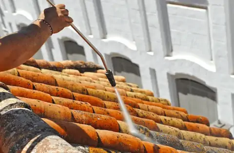 Nettoyage de toitures - Lavaveix les Mines